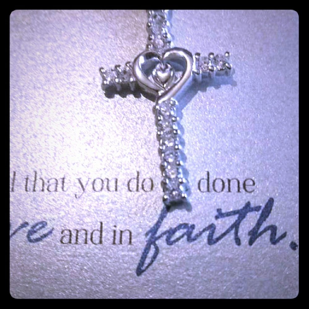 Cross neckleace